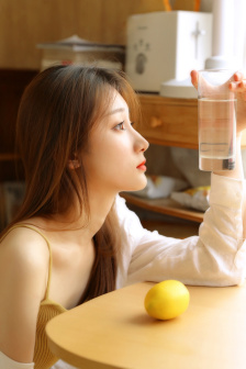 善良的邻居的妻子